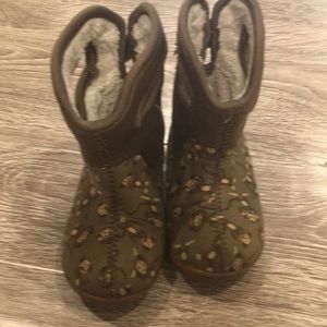 Baby size 6 Bogs